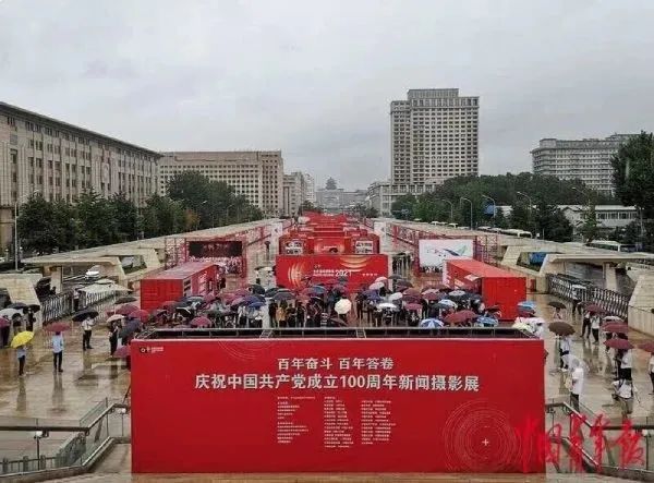 我与摄影周的故事 | 对话“国家形象展”策展人 季春红