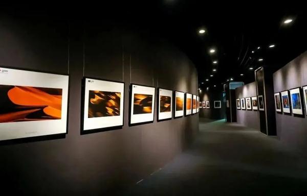 神秘与多元化的视觉之旅 | 探讨阿拉伯国家摄影特点及发展趋势 DM_20240411220656_019.jpg